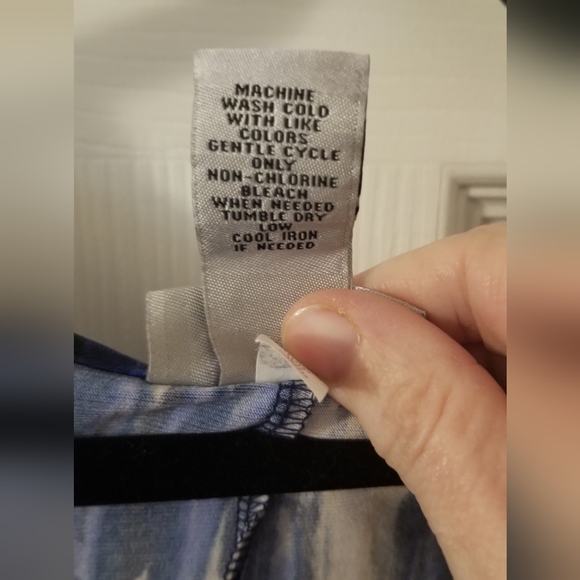 Catherines Twist-Front Top - Picture 3 of 4